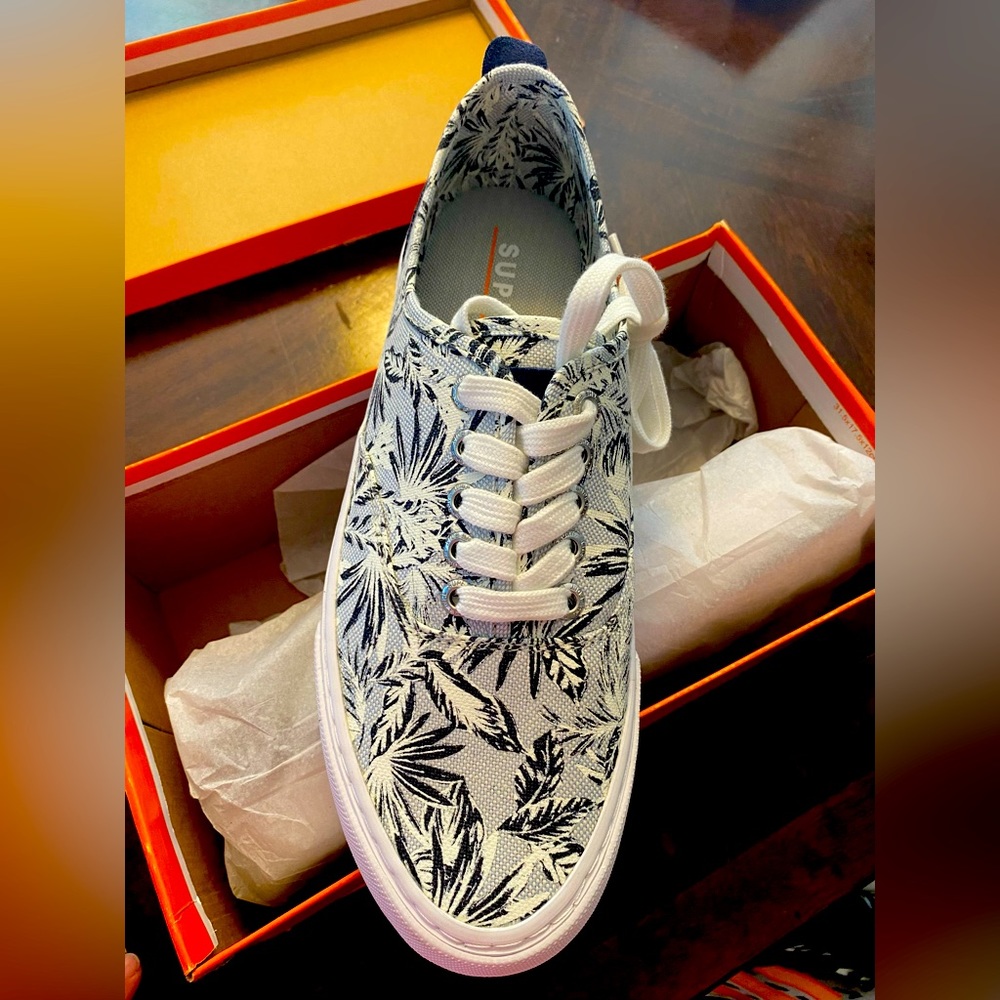 Super Dry men’s size 10 palm leaf sneakers